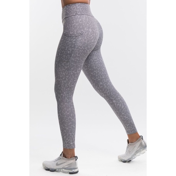 Echt Wild Pocket Leggings - Picture 5 of 15